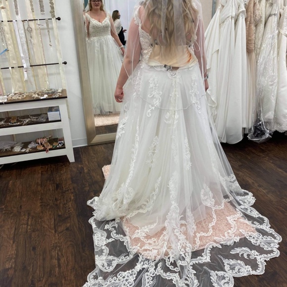 Wedding Dress - Picture 2 of 7